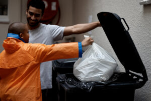 | Clean Cans is your neighborhood trash can cleaning service, serving residential and commercial customers in Central Florida! Sign up online today!